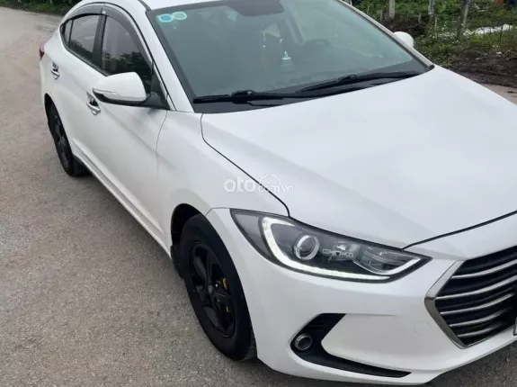 Hyundai Elantra 1.8 MT 2017 - Tên tư nhân, Xe chất, không lỗi, máy số keo chỉ zin. Màn hình, camera đủ Nội ngoại thất xuất sắc