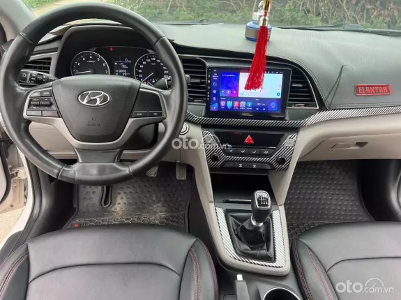 Hyundai Elantra 1.8 MT 2017 - Tên tư nhân, Xe chất, không lỗi, máy số keo chỉ zin. Màn hình, camera đủ Nội ngoại thất xuất sắc