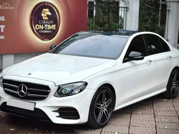 Mercedes-Benz E300 AMG 2019 - Mercedes Benz E300 -AMG sx 2019 dki lần đầu 7/2020