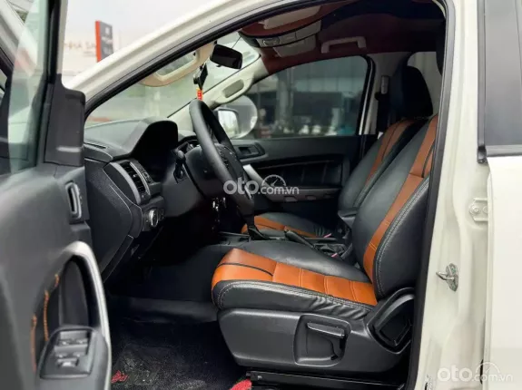 Ford Ranger XLS 2.2 4x2 AT 2020 - Xe nhập khẩu, đẹp, giá tốt sang tên ngay