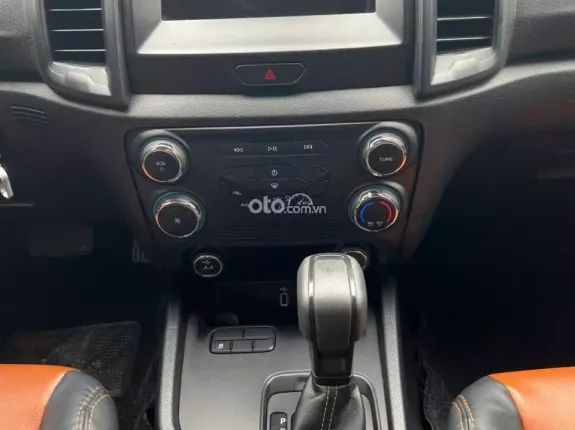 Ford Ranger XLS 2.2 4x2 AT 2020 - Xe nhập khẩu, đẹp, giá tốt sang tên ngay