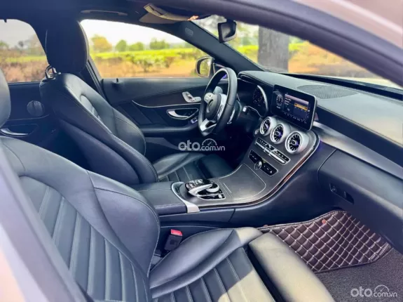 Mercedes-Benz C300 AMG 2018 - Model 2019