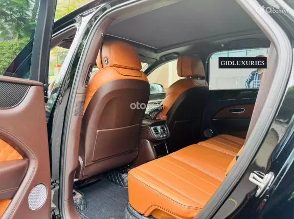 Bentley Bentayga V8 2021 - Màu đen nội thất nâu siêu lướt 7000km