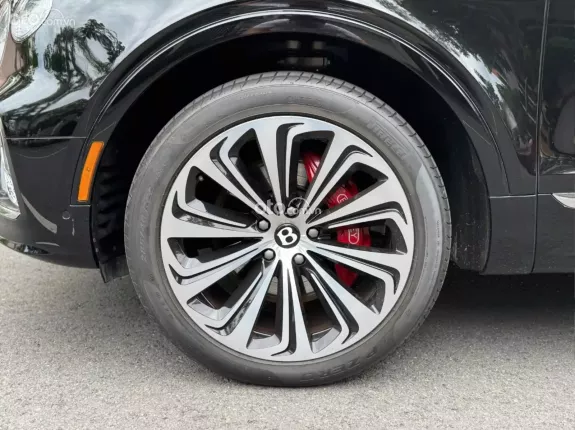 Bentley Bentayga V8 2021 - Màu đen nội thất nâu siêu lướt 7000km
