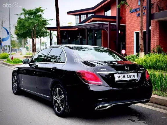 Mercedes-Benz C180 AMG 2019 - Nội thất kem chạy 7 vạn km.