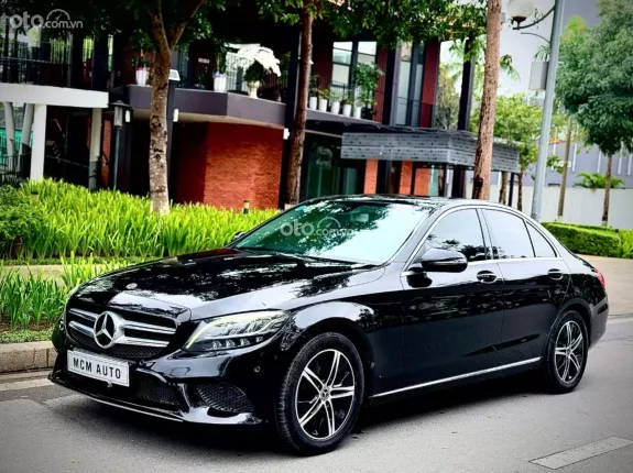 Mercedes-Benz C180 AMG 2019 - Nội thất kem chạy 7 vạn km.