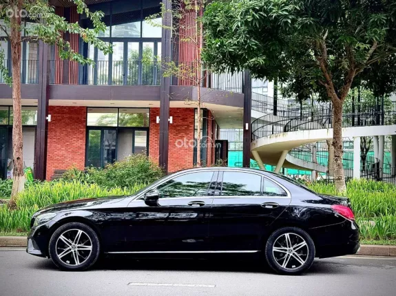 Mercedes-Benz C180 AMG 2019 - Nội thất kem chạy 7 vạn km.