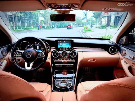 Mercedes-Benz C180 AMG 2019 - Nội thất kem chạy 7 vạn km.
