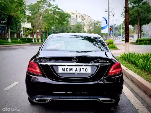 Mercedes-Benz C180 AMG 2019 - Nội thất kem chạy 7 vạn km.