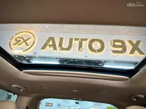 Kia Sedona 3.3 GATH 2020 - Xe màu xanh - Nội thất kem