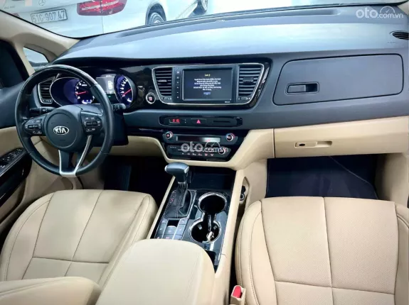 Kia Sedona 3.3 GATH 2020 - Xe màu xanh - Nội thất kem