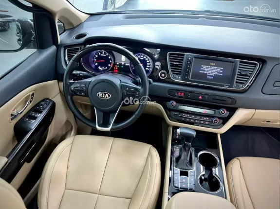 Kia Sedona 3.3 GATH 2020 - Xe màu xanh - Nội thất kem