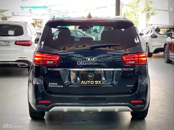 Kia Sedona 3.3 GATH 2020 - Xe màu xanh - Nội thất kem