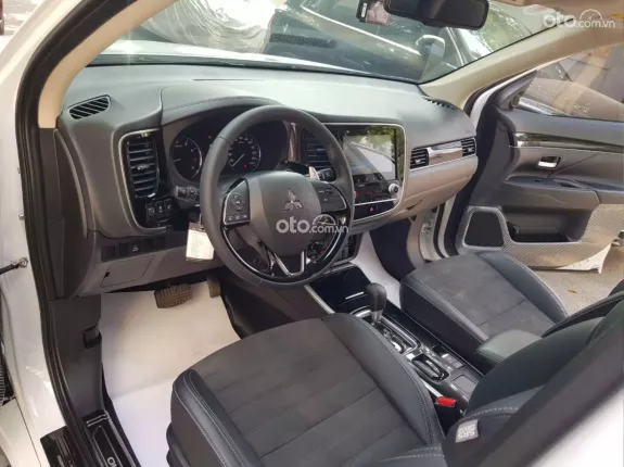 Mitsubishi Outlander 2.0 CVT 2022 - MITSUBISHI OUTLANDER 2.0AT sản xuất và đăng ký 2022