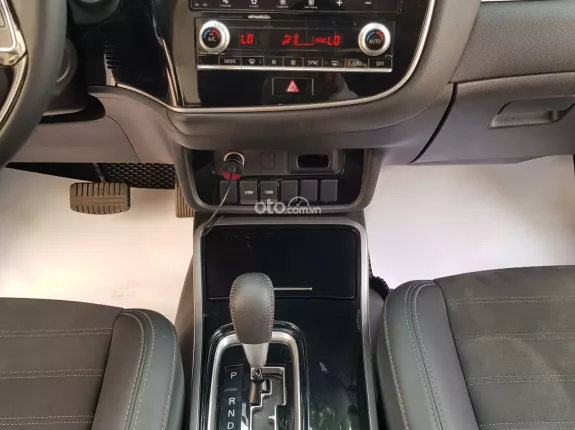 Mitsubishi Outlander 2.0 CVT 2022 - MITSUBISHI OUTLANDER 2.0AT sản xuất và đăng ký 2022