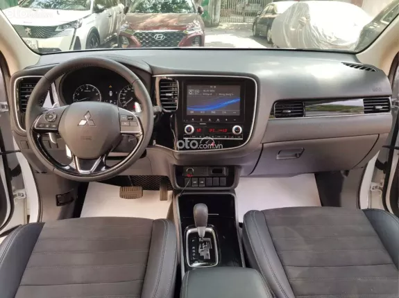 Mitsubishi Outlander 2.0 CVT 2022 - MITSUBISHI OUTLANDER 2.0AT sản xuất và đăng ký 2022