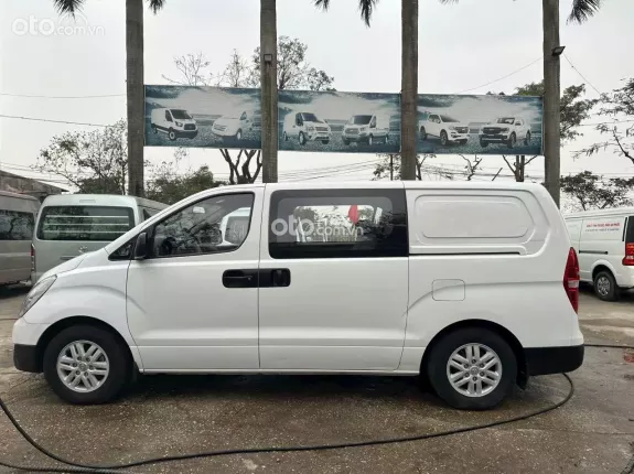 Hyundai Grand Starex 2.4 MT 2016 - Bán Hyundai Starex tải van 6 chỗ, 670kg đời 2016, máy dầu