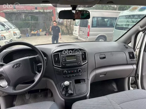 Hyundai Grand Starex 2.4 MT 2016 - Bán Hyundai Starex tải van 6 chỗ, 670kg đời 2016, máy dầu