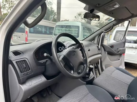 Hyundai Grand Starex 2.4 MT 2016 - Bán Hyundai Starex tải van 6 chỗ, 670kg đời 2016, máy dầu