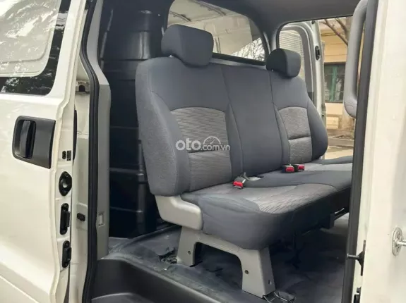 Hyundai Grand Starex 2.4 MT 2016 - Bán Hyundai Starex tải van 6 chỗ, 670kg đời 2016, máy dầu