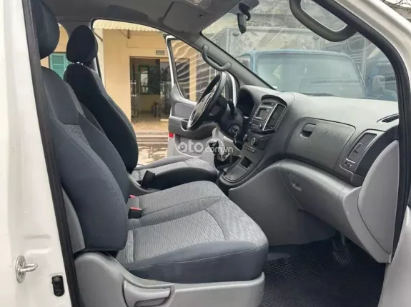 Hyundai Grand Starex 2.4 MT 2016 - Bán Hyundai Starex tải van 6 chỗ, 670kg đời 2016, máy dầu