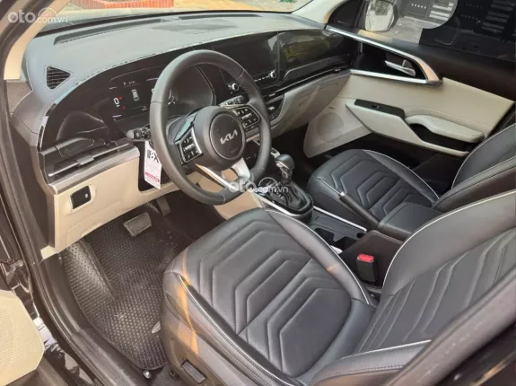 Kia Carens 1.5D Signature 2022 - 685 triệu