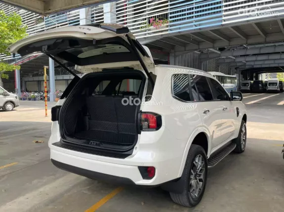 Ford Everest 2.0L ST5 10AT 4x4 Titanium 2022 - Nhập Thái Xe đẹp, tiết kiệm hơn xe mới 200 triệu