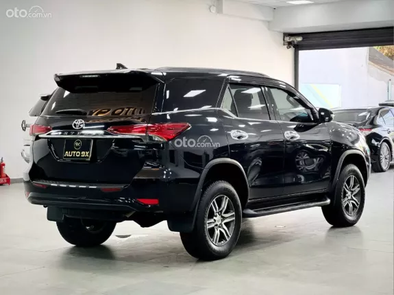 Toyota Fortuner 2.7 V 4X2 AT 2018 - Xe màu Đen - Nội thất Nâu