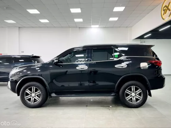 Toyota Fortuner 2.7 V 4X2 AT 2018 - Xe màu Đen - Nội thất Nâu
