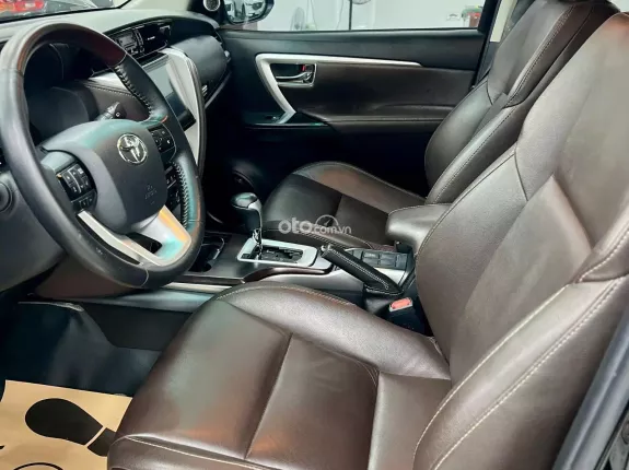 Toyota Fortuner 2.7 V 4X2 AT 2018 - Xe màu Đen - Nội thất Nâu