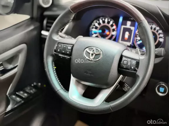 Toyota Fortuner 2.7 V 4X2 AT 2018 - Xe màu Đen - Nội thất Nâu
