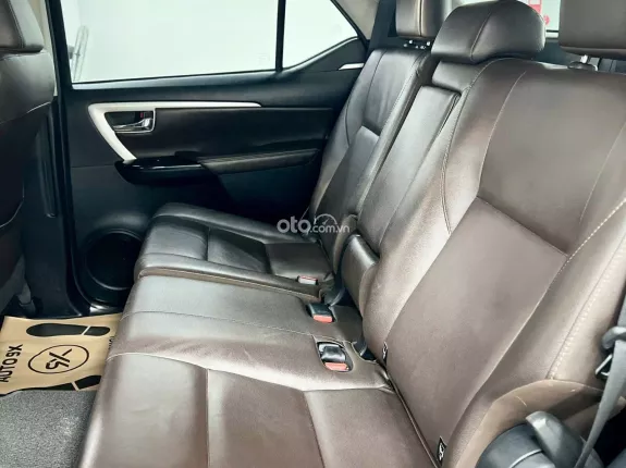 Toyota Fortuner 2.7 V 4X2 AT 2018 - Xe màu Đen - Nội thất Nâu