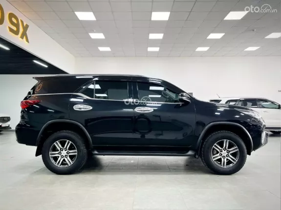 Toyota Fortuner 2.7 V 4X2 AT 2018 - Xe màu Đen - Nội thất Nâu