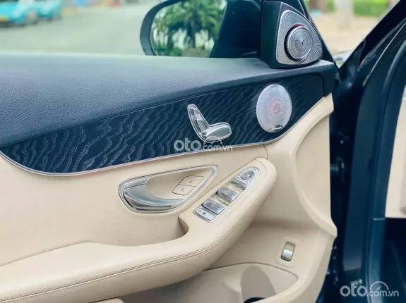 Mercedes-Benz C200 2019 - Up body C300 AMG