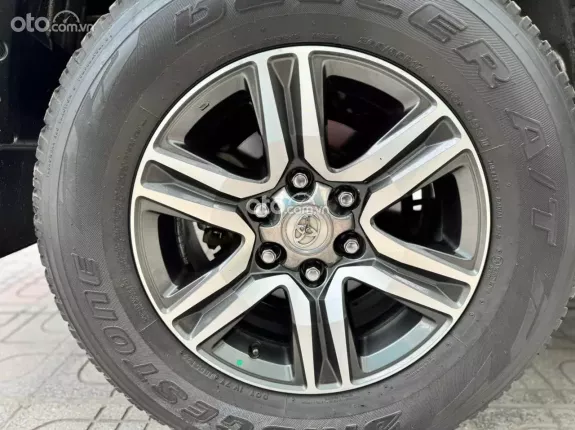 Toyota Fortuner 2.7 V 4X2 AT 2019 - Odo 8v quá mới