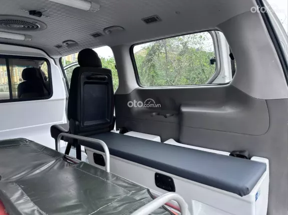 Hyundai Grand Starex 2.4 MT 2017 - Bán Starex cứu thương đời 2017, máy dầu, một chủ từ mới