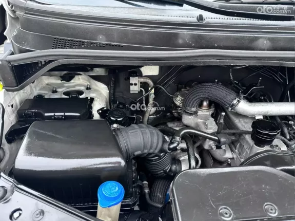 Hyundai Grand Starex 2.4 MT 2017 - Bán Starex cứu thương đời 2017, máy dầu, một chủ từ mới