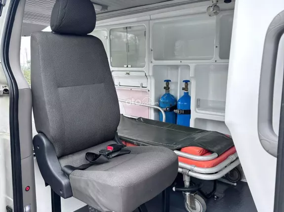 Hyundai Grand Starex 2.4 MT 2017 - Bán Starex cứu thương đời 2017, máy dầu, một chủ từ mới