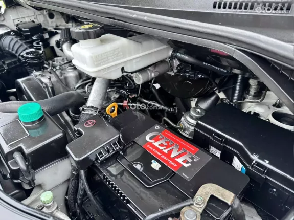 Hyundai Grand Starex 2.4 MT 2017 - Bán Starex cứu thương đời 2017, máy dầu, một chủ từ mới