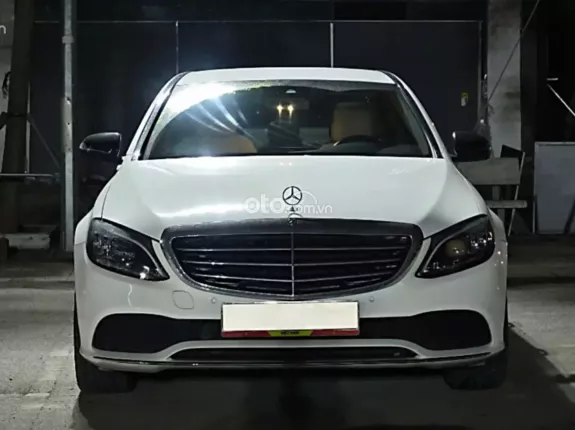 Mercedes-Benz C200 Exclusive 2020 - Odo 6v4 miles, full options