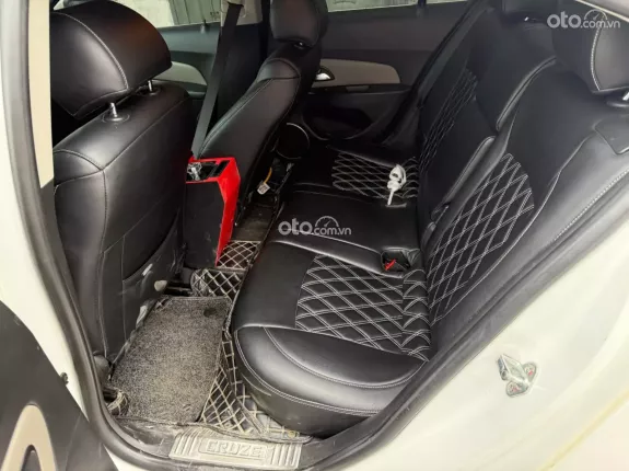 Chevrolet Cruze LTZ 1.8 2016 - Gia đình lên đời xe cần bán gấp