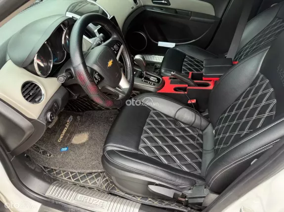 Chevrolet Cruze LTZ 1.8 2016 - Gia đình lên đời xe cần bán gấp