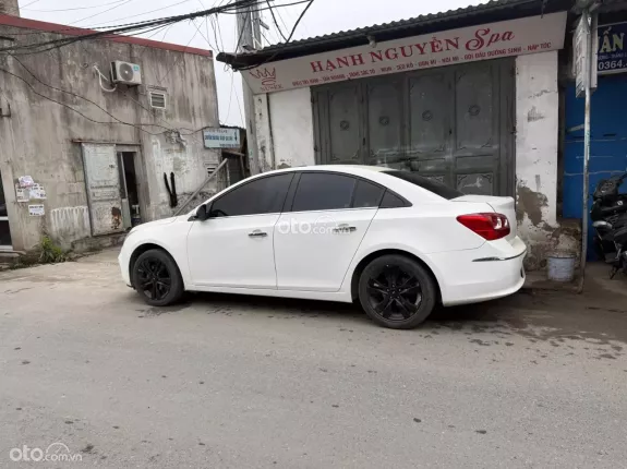 Chevrolet Cruze LTZ 1.8 2016 - Gia đình lên đời xe cần bán gấp