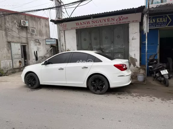 Chevrolet Cruze LTZ 1.8 2016 - Gia đình lên đời xe cần bán gấp