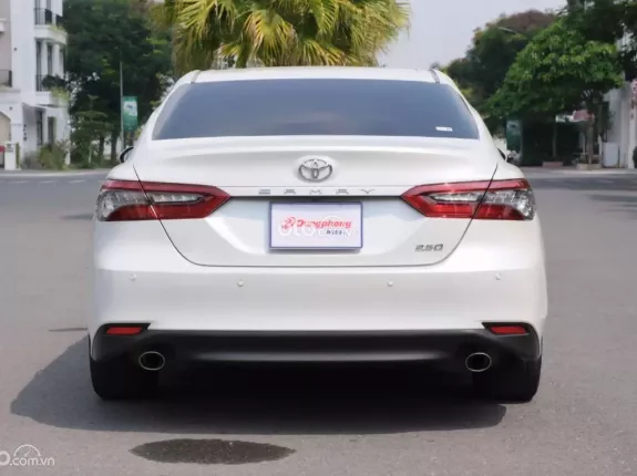 Toyota Camry 2.5Q 2021 - Cam kết không đâm đụng, ngập nước