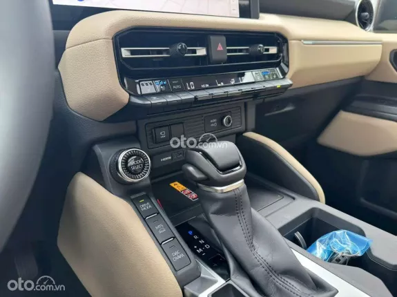 Toyota Land Cruiser Prado 2025 - Check hãng theo yêu cầu của khách hàng