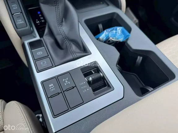 Toyota Land Cruiser Prado 2025 - Check hãng theo yêu cầu của khách hàng