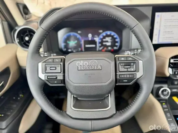 Toyota Land Cruiser Prado 2025 - Check hãng theo yêu cầu của khách hàng