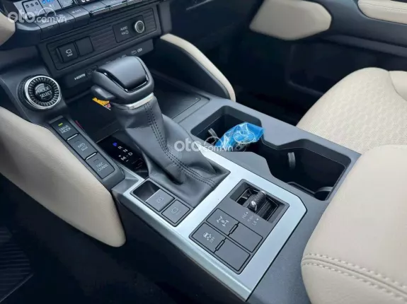 Toyota Land Cruiser Prado 2025 - Check hãng theo yêu cầu của khách hàng