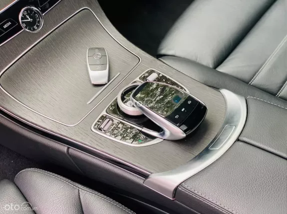 Mercedes-Benz C300 AMG 2019 - Đen đen
